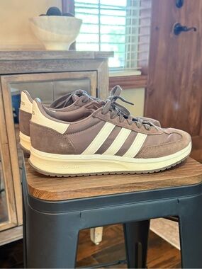 Like NEW adidas Men’s Suede & Textile Runner - Brown/Cream